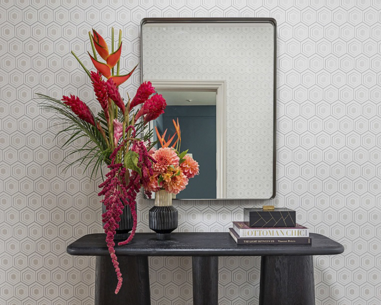 Entery table with rectangler mirror and large flowers